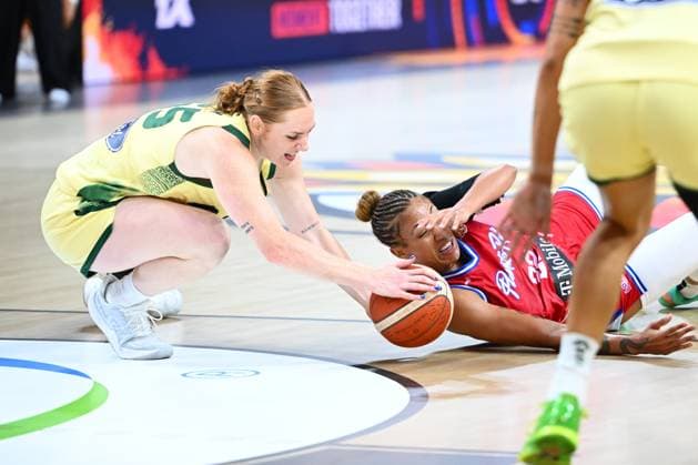Australia v Puerto Rico - FIBA Women s Basketball World Cup 2026 BERLIN, GERMANY - SEPTEMBER 04 : Bibby Chloe power forward of Australia fights for the ball with Guirantes Arella guard of Puerto Rico during the FIBA Women s Basketball World Cup group C phase match between Australia and Puerto Rico in Berlin on September 4, 2026 in Berlin, Germany, 04 09 2026 Berlin Germany  Copyright: xVincentxKalutx