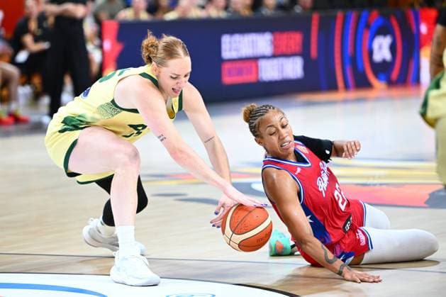 Australia v Puerto Rico - FIBA Women s Basketball World Cup 2026 BERLIN, GERMANY - SEPTEMBER 04 : Bibby Chloe power forward of Australia fights for the ball with Guirantes Arella guard of Puerto Rico during the FIBA Women s Basketball World Cup group C phase match between Australia and Puerto Rico in Berlin on September 4, 2026 in Berlin, Germany, 04 09 2026 Berlin Germany  Copyright: xVincentxKalutx