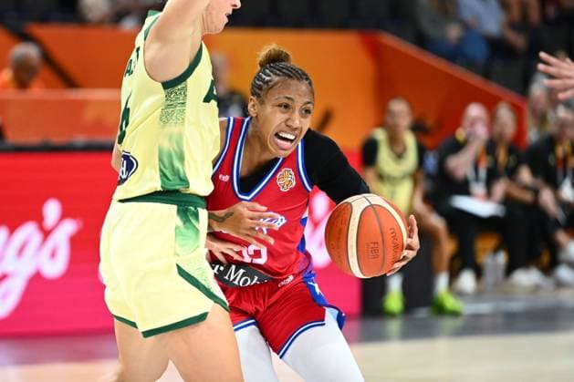 Australia v Puerto Rico - FIBA Women s Basketball World Cup 2026 BERLIN, GERMANY - SEPTEMBER 04 : Talbot Steph small forward of Australia fights for the ball with Guirantes Arella guard of Puerto Rico during the FIBA Women s Basketball World Cup group C phase match between Australia and Puerto Rico in Berlin on September 4, 2026 in Berlin, Germany, 04 09 2026 Berlin Germany  Copyright: xVincentxKalutx