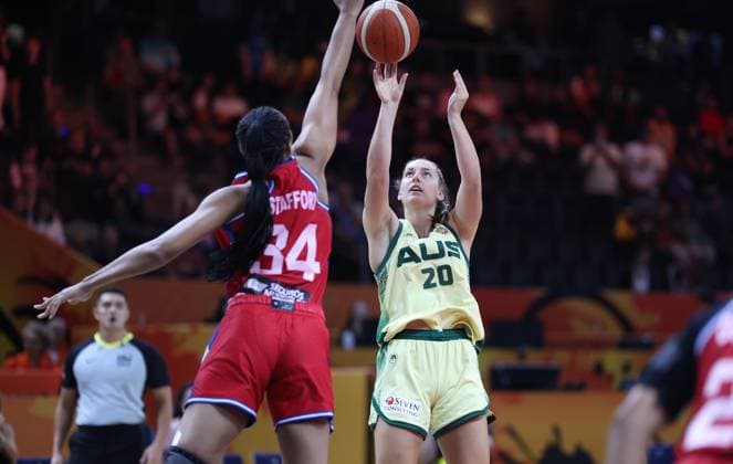 Puerto Rico™ Imani McGee-Stafford and Australia™ Isobel Borlase fight for the ball during a game between the national teams of Australia and Puerto Rico, game 1 of the group phase at the FIBA Women s Basketball World Cup, on Friday 4 September 2026, in Berlin, Germany. The FIBA Women s Basketball World Cup takes place in Berlin from 4 to 23 September 2026. VIRGINIExLEFOUR  x185214062x