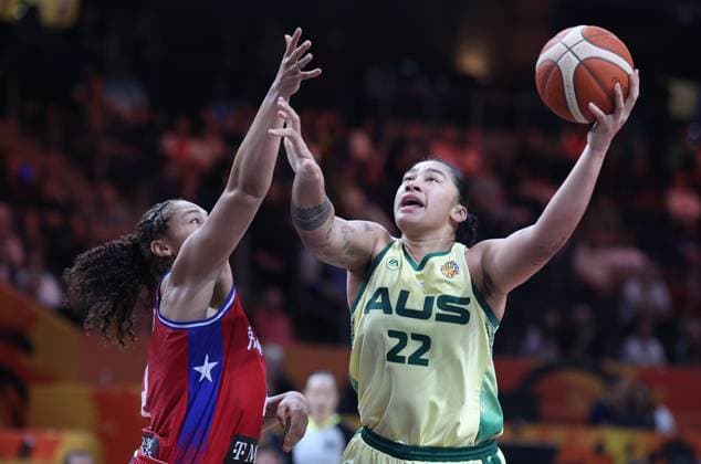 Puerto Rico™ Brianna Jones and Australia™ Zitina Aokuso fight for the ball during a game between the national teams of Australia and Puerto Rico, game 1 of the group phase at the FIBA Women s Basketball World Cup, on Friday 4 September 2026, in Berlin, Germany. The FIBA Women s Basketball World Cup takes place in Berlin from 4 to 23 September 2026. VIRGINIExLEFOUR  x185214035x