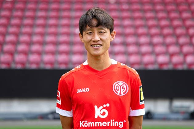 Fussball - Porträttermin 2026 2027 - 1. FSV Mainz 05 - 03.09.26, Jae-sung Lee - 1. FSV Mainz 05, 1.BL, Porträttermin 2026 2027, - *** Soccer Profile Session 2026 2027 1 FSV Mainz 05 03 09 26, Jae-sung Lee 1 FSV Mainz 05, 1 Bundesliga, Profile Session 2026 2027,
