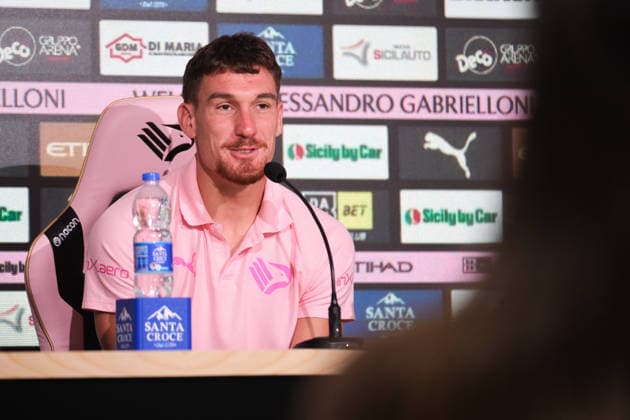 Football, Italy: FC Palermo present new signing Alessandro Gabrielloni