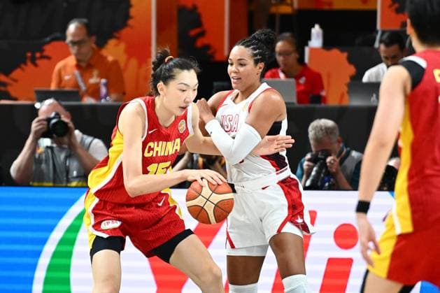 USA v China - FIBA Women s Basketball World Cup 2026 BERLIN, GERMANY - SEPTEMBER 04 : Han Xu center of China, Collier Napheesa small forward of United States of America during the FIBA Women s Basketball World Cup group D phase match between United States of America and China in Berlin on September 4, 2026 in Berlin, Germany, 04 09 2026 Berlin Germany  Copyright: xVincentxKalutx