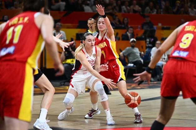 USA v China - FIBA Women s Basketball World Cup 2026 BERLIN, GERMANY - SEPTEMBER 04 : Bueckers Paige guard of United States of America during the FIBA Women s Basketball World Cup group D phase match between United States of America and China in Berlin on September 4, 2026 in Berlin, Germany, 04 09 2026 Berlin Germany  Copyright: xVincentxKalutx