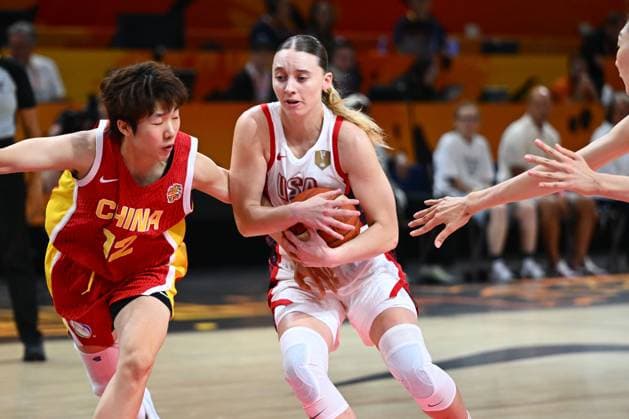 USA v China - FIBA Women s Basketball World Cup 2026 BERLIN, GERMANY - SEPTEMBER 04 : Chen Yujie shooting guard of China fights for the ball with Bueckers Paige guard of United States of America during the FIBA Women s Basketball World Cup group D phase match between United States of America and China in Berlin on September 4, 2026 in Berlin, Germany, 04 09 2026 Berlin Germany  Copyright: xVincentxKalutx