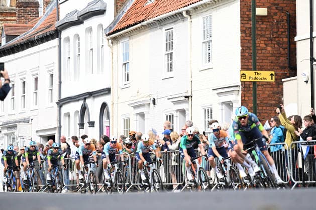 2026 Lloyds Tour of Britain Men Picture by Zac Williams SWpix.com - 04 09 2026 - Cycling - UCI ProSeries - 2026 Lloyds Tour of Britain Men - Stage 3: Hull to Beverly (194.1km) - Lewis Askey (NSN Cycling Team) wearing the leaders jersey Cycling Copyright: x xSWpix.comx(t axPhotographyxHubxLtd)xZacxWilliams SWpix.comx SWP-3030-22086
