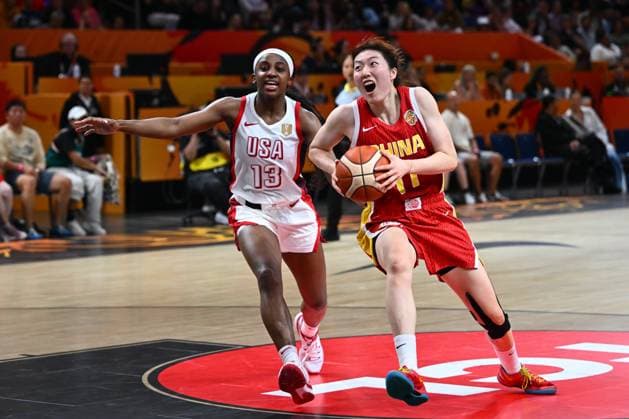 USA v China - FIBA Women s Basketball World Cup 2026 BERLIN, GERMANY - SEPTEMBER 04 : Young Jackie guard of United States of America, Luo Xinyu forward of China during the FIBA Women s Basketball World Cup group D phase match between United States of America and China in Berlin on September 4, 2026 in Berlin, Germany, 04 09 2026 Berlin Germany  Copyright: xVincentxKalutx