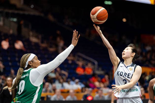 Yeeun Heo (Korea), No. 02, on a layup; Amy Okonkwo (Nigeria), No. 00; GER, Korea vs. Nigeria, Basketball, 2026 FIBA Women’s World Cup, Group Stage, Matchday 1, September 4, 2026, GER, Korea vs. Nigeria, Basketball, FIBA Women’s World Cup 2026, Match Day 1, September 4, 2026, Berlin Copyright: xEibner-Pressefoto MaxxVincenx EP_MVN