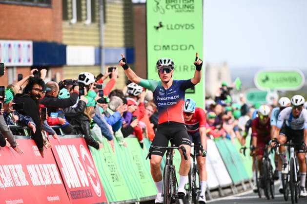 2026 Lloyds Tour of Britain Men Picture by Simon Wilkinson SWpix.com - 04 09 2026 - Cycling - UCI ProSeries - 2026 Lloyds Tour of Britain Men - Stage 3: Hull to Beverly (194.1km) - Olav Kooij (Decathlon CMA CGM Team) winner of stage 3, crossing the line and celebrating Copyright: x xSWpix.comx(t axPhotographyxHubxLtd)xSimonxWilkinson SWpix.comx SWP-3030-22115