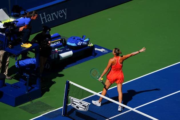 Aryna Sabalenka speaks to the umpire after appearing to have an issue with a spectator smoking 2026 US Open, Day Six, USTA Billie Jean King National Tennis Center, New York, USA - 04 Sep 2026New York USTA Billie Jean King National T New York (NY) United States of America EDITORIAL USE ONLY No use with unauthorised audio, video, data, fixture lists, club league logos or live services. Online in-match use limited to 120 images, no video emulation. No use in betting, games or single club league player publications.  Copyright: xJavierxGarcia Shutterstockx 17133421k