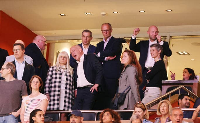 Bundeskanzler Friedrich Merz, Regierender Bürgermeister Kai Wegner, Ronny Rauhe auf der Tribüne Basketball FIBA World Cup Weltmeisterschaft Frauen Saison 2026 2027 04.09.2026 DBB Deutschland GER vs Spanien ESP *** Chancellor Friedrich Merz, Governing Mayor Kai Wegner, and Ronny Rauhe in the stands: Basketball, FIBA World Cup, Women s World Championship, 2026–2027 season, April 9, 2026, DBB, Germany (GER) vs. Spain (ESP)