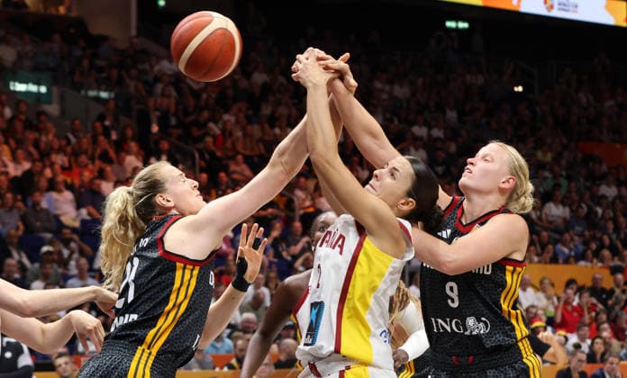 Marie Guelich, Elena Buenavida, Emma Eichmeyer Zweikampf Spielszene Aktion Basketball FIBA World Cup Weltmeisterschaft Frauen Saison 2026 2027 04.09.2026 DBB Deutschland GER vs Spanien ESP *** Marie Guelich, Elena Buenavida, Emma Eichmeyer Head-to-Head Game Scene Action Sports Basketball FIBA World Cup Women s World Championship 2026-2027 Season April 9, 2026 DBB Germany GER vs. Spain ESP