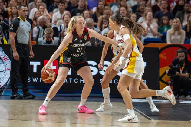 Deutschland: Basketball, FIBA Women™s World Cup, Deutschland vs. Spanien am 04.09.2026 in Berlin (Berlin Arena): Marie Guelich (Deutschland, 21) am Ball *** German Basketball, FIBA Women’s World Cup, Germany vs. Spain on September 4, 2026, in Berlin at the Berlin Arena; Marie Guelich, Germany, No. 21, on the ball Copyright: xSvenxHeidmannx