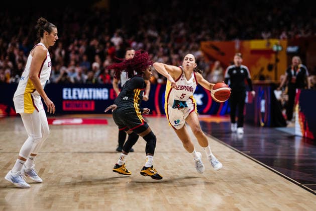 FIBA Women™s Basketball World Cup 2026: Spanien vs. Deutschland, 04.09.2026 Maite Cazorla (Spanien, 5) gegen Alexis Peterson (Deutschland, 1); Basketball, FIBA Women™s Basketball World Cup 2026, Gruppenphase, Gruppe A, 1. Spieltag: Spanien vs. Deutschland am 04.09.2026 in der Uber Arena, Berlin *** FIBA Women’s Basketball World Cup 2026: Spain vs. Germany, September 4, 2026; Maite Cazorla (Spain), 5, vs. Alexis Peterson (Germany), 1; Basketball; FIBA Women’s Basketball World Cup 2026; Group Stage; Group A; Matchday 1: Spain vs. Germany on September 4, 2026, at the Uber Arena, Berlin Copyright: xBEAUTIFULxSPORTS Tonhäuserx