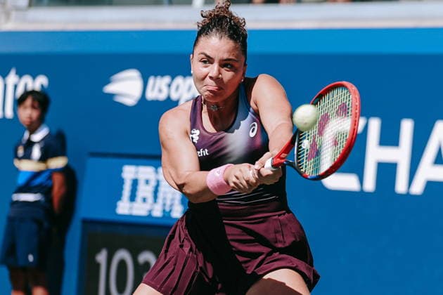 US Open tennis tournament - Day 6 Jasmine Paolini of Italy in action against Sorana Cirstea of Romania during the Women™s Singles round 3 of the US Open Tennis Championship at the USTA Billie Jean King National Tennis Center in Flushing Meadows, New York, USA, 04 September 2026. The 2026 US Open tournament runs from 23 August through 13 September. FLUSHING MEADOWS NEW YORK United States  Copyright: xOlgaxFedorovax
