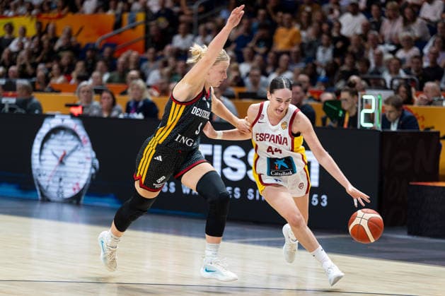 Iyana Martin (Spanien, 44) im Dribbling gegen Emma Eichmeyer (Deutschland, 09), GER, Spanien vs. Deutschland, Basketball, FIBA Women s World Cup 2026, Gruppenphase, Spieltag 1, 04.09.2026 GER, Spanien vs. Deutschland, Basketball, FIBA Women s World Cup 2026, Spieltag 1, 04.09.2026 Berlin *** Iyana Martin (Spain), 44, dribbling past Emma Eichmeyer (Germany), 09, GER, Spain vs. Germany, Basketball, 2026 FIBA Women’s World Cup, Group Stage, Matchday 1, September 4, 2026, GER, Spain vs. Germany, Basketball, 2026 FIBA Women’s World Cup, Match Day 1, September 4, 2026, Berlin Copyright: xEibner-Pressefoto MaxxVincenx EP_MVN