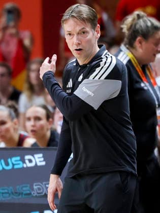 Bundestrainer Olaf Lange (Germany) gestures during the FIBA Women s Basketball World Cup Germany 2026 group match between Spain and Germany at Berlin Arena on September 4, 2026 in Berlin, Germany. (Photo by Marco Steinbrenner DeFodi Images) - *** German national team coach Olaf Lange gestures during the FIBA Women s Basketball World Cup Germany 2026 group match between Spain and Germany at the Berlin Arena on September 4, 2026, in Berlin, Germany. Photo by Marco Steinbrenner, DeFodi Images
