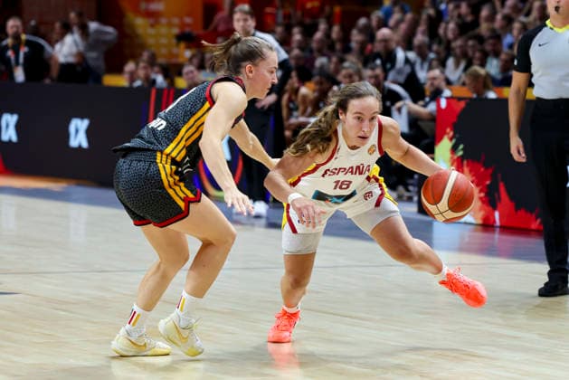 Emma Eichmeyer (Germany) und Alicia Florez (Spain) battle for the ball during the FIBA Women s Basketball World Cup Germany 2026 group match between Spain and Germany at Berlin Arena on September 4, 2026 in Berlin, Germany. (Photo by Marco Steinbrenner DeFodi Images) - *** Emma Eichmeyer of Germany and Alicia Florez of Spain battle for the ball during the FIBA Women’s Basketball World Cup Germany 2026 group match between Spain and Germany at the Berlin Arena on September 4, 2026, in Berlin, Germany. Photo by Marco Steinbrenner, DeFodi Images