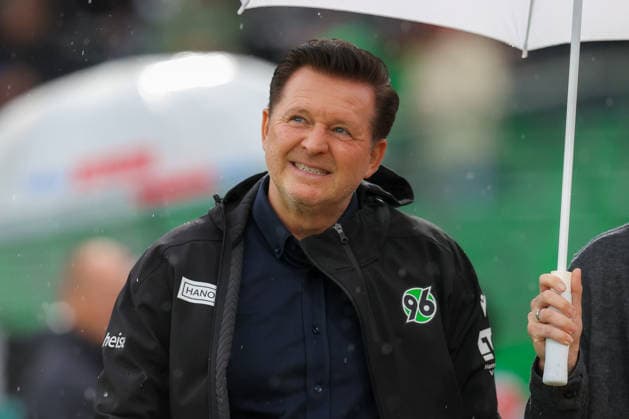 04.09.2026, xtgx, Fussball - 2.Bundesliga Hannover 96 - Karlsruher SC emspor, v.l. Christian Titz (Hannover, Trainer) (DFL DFB REGULATIONS PROHIBIT ANY USE OF PHOTOGRAPHS as IMAGE SEQUENCES and or QUASI-VIDEO) Hannover *** September 4, 2026, xtgx, Soccer 2. Bundesliga Hannover 96 Karlsruher SC emspor, from left: Christian Titz (Hannover), Coach. DFL and DFB regulations prohibit any use of photographs as image sequences and or quasi-video footage. Hannover
