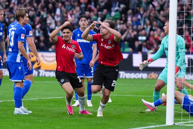 04.09.2026, xydrx, Herren, Fußball, 2.Bundesliga, Hannover 96 - Karlsruher SC, Saison 2026 2027, Heinz von Heiden Arena: Torjubel nach dem Tor zum 1:0 für Hannover 96 durch Torschütze Lars Gindorf (Hannover 96, 25) zusammen mit Husseyn Chakroun (Hannover 96, 14) DFB regulations prohibit any use of photographs as image sequences and or quasi-video. *** September 4, 2026, xydrx, Men s, Soccer, 2. Bundesliga, Hannover 96 vs. Karlsruher SC, 2026–2027 season, Heinz von Heiden Arena: Celebrations following the 1–0 goal for Hannover 96 scored by Lars Gindorf (Hannover 96, No. 25), alongside Husseyn Chakroun (Hannover 96, No. 14). DFB regulations prohibit any use of photographs as image sequences and or quasi-video. Copyright: HMBxMedia YannisxDreimann
