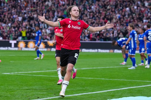 04.09.2026, xydrx, Herren, Fußball, 2.Bundesliga, Hannover 96 - Karlsruher SC, Saison 2026 2027, Heinz von Heiden Arena: Torjubel nach dem Tor zum 1:0 für Hannover 96 durch Torschütze Lars Gindorf (Hannover 96, 25) zusammen mit Husseyn Chakroun (Hannover 96, 14) DFB regulations prohibit any use of photographs as image sequences and or quasi-video. *** September 4, 2026, xydrx, Men s, Soccer, 2. Bundesliga, Hannover 96 vs. Karlsruher SC, 2026–2027 season, Heinz von Heiden Arena: Celebrations following the 1–0 goal for Hannover 96 scored by Lars Gindorf (Hannover 96, No. 25), alongside Husseyn Chakroun (Hannover 96, No. 14). DFB regulations prohibit any use of photographs as image sequences and or quasi-video. Copyright: HMBxMedia YannisxDreimann