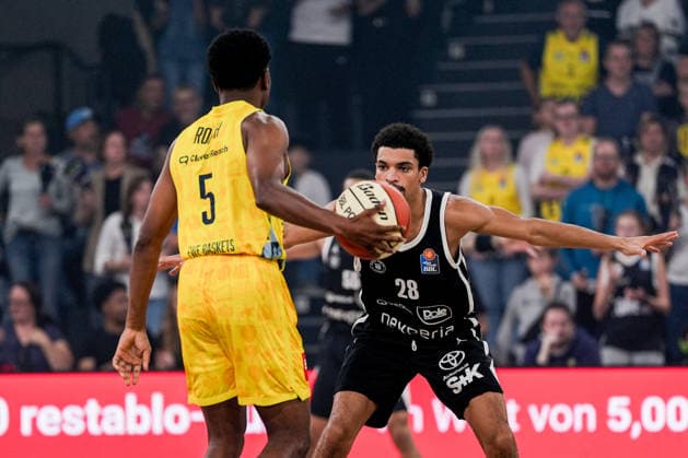 Germany easyCredit BBL, Season Opener: Veolia Towers Hamburg vs. EWE Baskets Oldenburg, Inselpark Arena, Hamburg, t28, Jeremy Roach, EWE Baskets Oldenburg, 5 Copyright: xStefanxTrochax