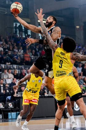 Germany easyCredit BBL, Season Opener: Veolia Towers Hamburg vs. EWE Baskets Oldenburg, Inselpark Arena, Hamburg; David Muenkat (Veolia Towers Hamburg), 55; Tylan Pope (EWE Baskets Oldenburg), 9 Copyright: xStefanxTrochax