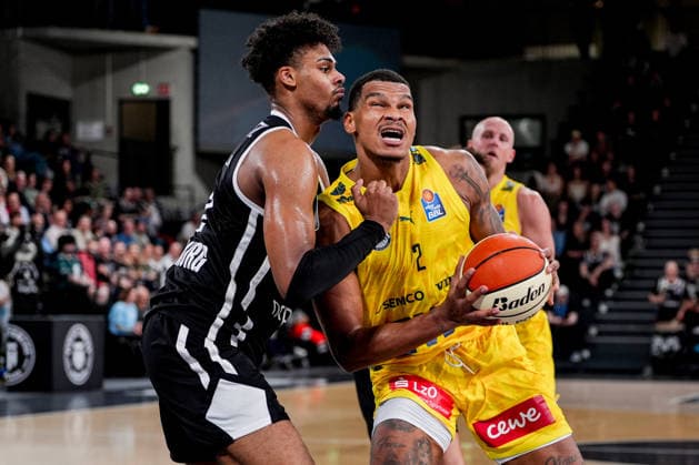Germany easyCredit BBL, Season Opener: Veolia Towers Hamburg vs. EWE Baskets Oldenburg, Inselpark Arena, Hamburg; Demajeo Wiggins (EWE Baskets Oldenburg), 2; Nicolas Pavrette (Veolia Towers Hamburg), 22 Copyright: xStefanxTrochax