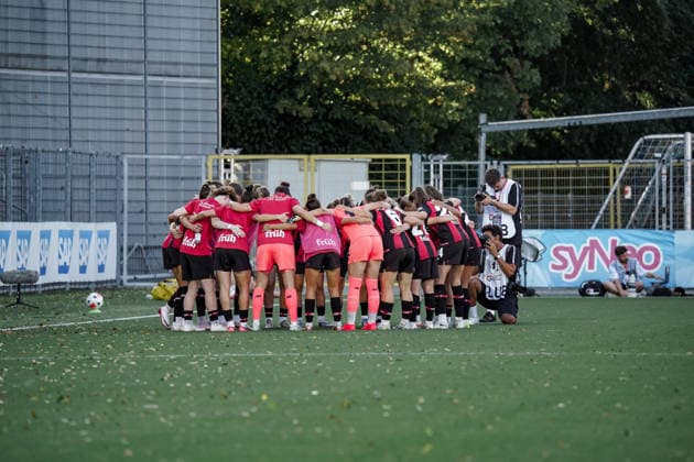 Deutschland: Fussball Saison 2026 2027 , Google Pixel Frauen-Bundesliga , 3. Spieltag , TSG 1899 Hoffenheim Frauen vs. Bayer 04 Leverkusen Frauen - Dietmar-Hopp-Stadion (Hoffenheim) : Mannschaftskreis vor dem Spiel Hoffenheim Dietmar-Hopp-Stadion Deutschland Germany *** Germany Soccer Season 2026–2027, Google Pixel Women s Bundesliga, Matchday 3, TSG 1899 Hoffenheim Women vs. Bayer 04 Leverkusen Women, Dietmar Hopp Stadium, Hoffenheim, Team huddle before the game, Hoffenheim, Dietmar Hopp Stadium, Germany Copyright: xBennetxLongx