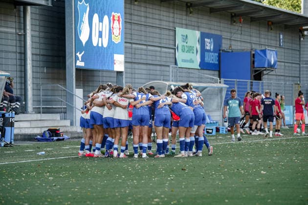 Deutschland: Fussball Saison 2026 2027 , Google Pixel Frauen-Bundesliga , 3. Spieltag , TSG 1899 Hoffenheim Frauen vs. Bayer 04 Leverkusen Frauen - Dietmar-Hopp-Stadion (Hoffenheim) : Mannschaftskreis vor dem Spiel Hoffenheim Dietmar-Hopp-Stadion Deutschland Germany *** Germany Soccer Season 2026–2027, Google Pixel Women s Bundesliga, Matchday 3, TSG 1899 Hoffenheim Women vs. Bayer 04 Leverkusen Women, Dietmar Hopp Stadium, Hoffenheim, team huddle before the game, Hoffenheim, Dietmar Hopp Stadium, Germany Copyright: xBennetxLongx