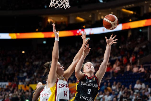 Emma Eichmeyer (Deutschland, 09) beim Korbleger gegen Raquel Carrera (Spanien, 14), GER, Spanien vs. Deutschland, Basketball, FIBA Women s World Cup 2026, Gruppenphase, Spieltag 1, 04.09.2026 GER, Spanien vs. Deutschland, Basketball, FIBA Women s World Cup 2026, Spieltag 1, 04.09.2026 Berlin *** Emma Eichmeyer (Germany), No. 9, on a layup against Raquel Carrera (Spain), No. 14, GER, Spain vs. Germany, Basketball, 2026 FIBA Women’s World Cup, Group Stage, Matchday 1, September 4, 2026, GER, Spain vs. Germany, Basketball, 2026 FIBA Women’s World Cup, Matchday 1, September 4, 2026, Berlin Copyright: xEibner-Pressefoto MaxxVincenx EP_MVN