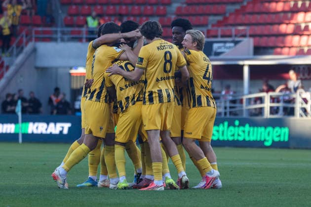 Ingolstadt, Germany, September 4, 2026, 3rd League 2026–2027, Matchday 4: FC Ingolstadt 04 vs. Alemannia Aachen. Pictured: Alemannia players celebrate after scoring the 0–1 goal. DFB and DFL regulations prohibit any use of photographs as image sequences and or quasi-video footage Audi Sportpark Bayern Copyright: xFotostandx xSchäferx
