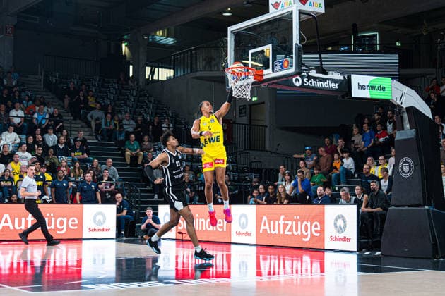 Basketball I Men s I Bundesliga I 2026–2027 Season I Preseason I Veolia Towers Hamburg vs. EWE Baskets Oldenburg I September 4, 2026 Layup, Nicholas Tischler scores 11 points, EWE Baskets Oldenburg at Hamburg Inselpark Arena, Hamburg, Germany Copyright: xLobeca Björn-OlexKehmx