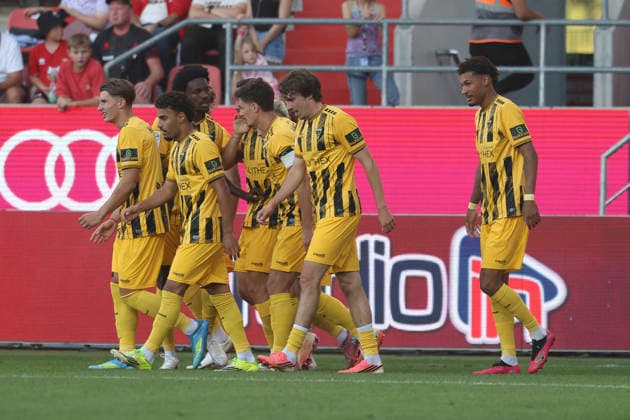 Ingolstadt, Germany, September 4, 2026, 3rd League 2026–2027, Matchday 4: FC Ingolstadt 04 vs. Alemannia Aachen. Pictured in the crowd: goal scorer Louis Köster Koester of Aachen celebrates with his teammates after scoring the goal that made it 0–3, DFB and DFL regulations prohibit any use of photographs as image sequences and or quasi-video. Audi Sportpark Bayern Copyright: xFotostandx xSchäferx