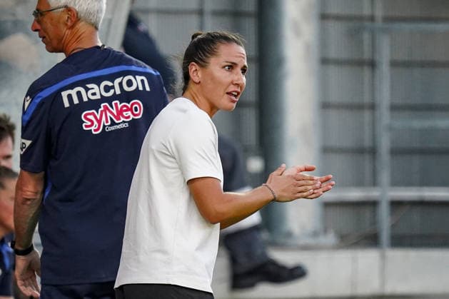 Deutschland: Fussball Saison 2026 2027 , Google Pixel Frauen-Bundesliga , 3. Spieltag , TSG 1899 Hoffenheim Frauen vs. Bayer 04 Leverkusen Frauen - Dietmar-Hopp-Stadion (Hoffenheim) : Eva-Maria Virsinger (Trainerin, TSG Hoffenheim) Geste, Gestik, Emotion, Mimik, Gesichtsausdruck, Emotion Hoffenheim Dietmar-Hopp-Stadion Deutschland Germany *** Germany Soccer Season 2026–2027, Google Pixel Women s Bundesliga, Matchday 3, TSG 1899 Hoffenheim Women vs. Bayer 04 Leverkusen Women, Dietmar Hopp Stadium, Hoffenheim, Eva Maria Virsinger, Coach, TSG Hoffenheim, Gesture, Gestures, Emotion, Facial Expressions, Emotion, Hoffenheim, Dietmar Hopp Stadium, Germany Copyright: xBennetxLongx