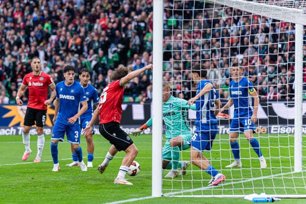 Hannover, Deutschland 04. September 2026: 2. BL - 2026 2027 - Sp. 4 - Hannover 96 gegen Karlsruher SC Im Bild: Lars Gindorf (H96) macht das Tor zum 1:0 DFL DFB regulations prohibit any use of photographs as image sequences and or quasi-video Heinz von Heiden Arena Niedersachsen *** Hanover, Germany September 4, 2026 2nd Bundesliga 2026–2027 Matchday 4 Hannover 96 vs. Karlsruher SC Pictured: Lars Gindorf (H96) scores the goal to make it 1–0. DFL and DFB regulations prohibit any use of photographs as image sequences and or quasi-video. Heinz von Heiden Arena, LowerLower Saxony Copyright: xFotostandx xKruczynskix