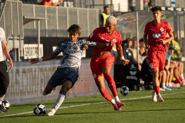 September 4, 2026, xhfmx, Regionalliga Southwest soccer, Eintracht Frankfurt II vs. FC Astoria Walldorf; l Marvin Dills of Eintracht Frankfurt U21 in a tackle with Kenny Freßle of FC Astoria Walldorf, Dreieich