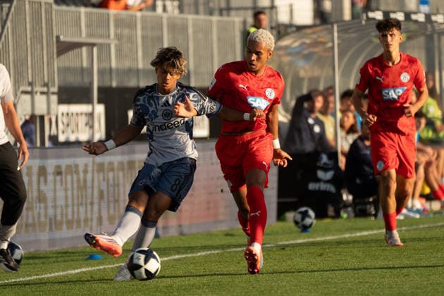 September 4, 2026, xhfmx, Regionalliga Southwest soccer, Eintracht Frankfurt II vs. FC Astoria Walldorf; l Marvin Dills of Eintracht Frankfurt U21 in a tackle with Kenny Freßle of FC Astoria Walldorf, Dreieich