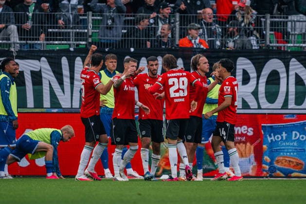 Deutschland: 2. Bundesliga 2026 - 2027, 4. Spieltag - Hannover 96 vs Karlsruher SC - Heinz von Heiden Arena (Hannover): Marcel Hartel (Hannover 96, 10) Tor, Torjubel, Emotionen, Jubel, Freude *** Germany 2. Bundesliga 2026–2027, Matchday 4: Hannover 96 vs. Karlsruher SC, Heinz von Heiden Arena, Hannover; Marcel Hartel (Hannover 96), 10th goal, goal celebration, emotions, cheering, joy Copyright: xTomxLauruschkatx
