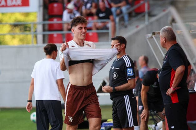 Red card right at the start of the game: Elias Decker (FC Ingolstadt 04, No. 4) fouled Jonas Oehmichen (Alemannia Aachen, No. 44) during the match between FC Ingolstadt 04 and Alemannia Aachen on September 4, 2026, DFB regulations prohibit any use of photographs as image sequences and or quasi-video. GER, Soccer, 3. Liga, Matchday 4, FC Ingolstadt 04 vs. Alemannia Aachen, September 4, 2026, Audi Sportpark Ingolstadt Copyright: xEibner-Pressefoto OliverxSTRISCHx EP-OSH
