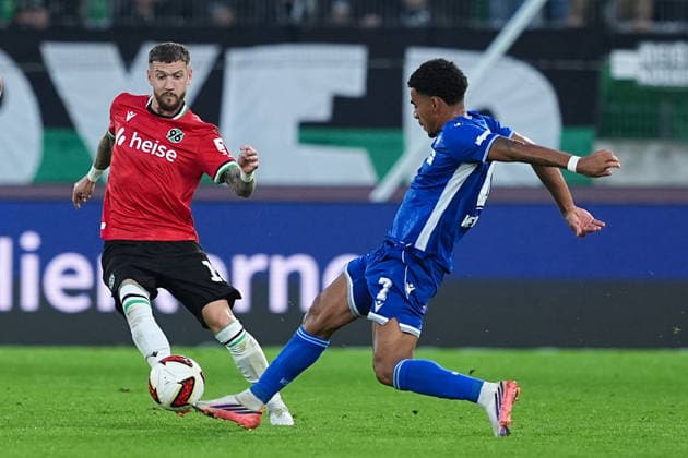 04.09.2026, xydrx, Herren, Fußball, 2.Bundesliga, Hannover 96 - Karlsruher SC, Saison 2026 2027, Heinz von Heiden Arena: Marcel Hartel (Hannover 96, 10) im Zweikampf gegen Kevin Wiethaup (Karlsruher SC, 7) DFB regulations prohibit any use of photographs as image sequences and or quasi-video. *** September 4, 2026, xydrx, Men s, Soccer, 2. Bundesliga, Hannover 96 vs. Karlsruher SC, 2026–2027 season, Heinz von Heiden Arena, Marcel Hartel (Hannover 96), No. 10 in a tackle against Kevin Wiethaup (Karlsruher SC), No. 7. DFB regulations prohibit any use of photographs as image sequences and or quasi-video. Copyright: HMBxMedia YannisxDreimann