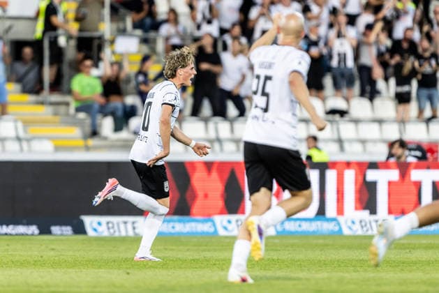 SSV Ulm 1846 Soccer vs. SGV Freiberg Heilbronn, Soccer, Regionalliga Southwest, Matchday 5, Donaustadion Ulm, September 26, 2004—Goal celebration, cheers, and joy after Oliver Wähling’s goal—a shot on goal making the score 1–2 for SSV Ulm 1846 Soccer, 10 SSV Ulm 1846 Soccer vs. SGV Freiberg Heilbronn, Soccer, Regionalliga Southwest, Matchday 5, Donaustadion Ulm, September 26, 2004; Photo by Lucca Fundel, Ulm Donaustadion, Baden-Württemberg, Germany