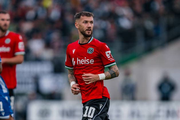 Deutschland: 2. Bundesliga 2026 - 2027, 4. Spieltag - Hannover 96 vs Karlsruher SC - Heinz von Heiden Arena (Hannover): Marcel Hartel (Hannover 96, 10) Einzelbild *** Germany, 2. Bundesliga 2026–2027, Matchday 4: Hannover 96 vs. Karlsruher SC, Heinz von Heiden Arena, Hannover, Marcel Hartel, Hannover 96, 10 individual images Copyright: xTomxLauruschkatx