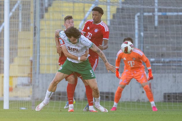 David Heindl (5, FC Bayern Munich Amateurs) holds Moritz Guendling (9, VfB Eichstätt), FC Bayern II vs. VfB Eichstätt, Soccer, Bavarian Regional League, Matchday 7, September 4, 2026 DFB regulations prohibit any use of photographs as image sequences and or quasi-video Munich, Bavaria, Germany Copyright: xkolbert-press UlrichxGamelx
