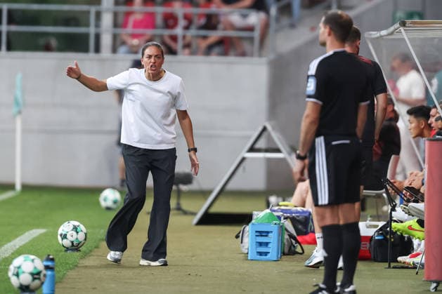 3rd Division FC Ingolstadt 04 vs. Alemannia Aachen on the sidelines, players bench: Head Coach Sabrina Wittmann of FCI scolds the team; 3rd Division FC Ingolstadt 04, 2026–2027 season, Alemannia Aachen