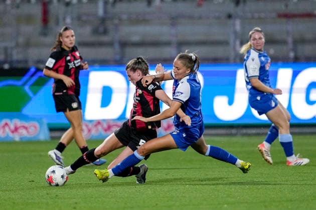 v.li.: Claudia Wenger (B04, 5), Lisann Kaut (TSG, 4), Zweikampf, Spielszene, Duell, duel, tackle, tackling, Dynamik, Action, Aktion, 04.09.2026, Sinsheim (Hoffenheim) (Deutschland), Fussball, Google Pixel Frauen-Bundesliga, TSG 1899 Hoffenheim - Bayer 04 Leverkusen, DFB DFL REGULATIONS PROHIBIT ANY USE OF PHOTOGRAPHS AS IMAGE SEQUENCES AND OR QUASI-VIDEO. *** From left: Claudia Wenger (B04), 5; Lisann Kaut (TSG), 4; tackle, game scene, duel, tackle, tackling, dynamism, action, 04 09 2026, Sinsheim, Hoffenheim, Germany, soccer, Google Pixel Women’s Bundesliga, TSG 1899 Hoffenheim vs. Bayer 04 Leverkusen, DFB and DFL regulations prohibit any use of photographs as image sequences and or quasi-video xozx