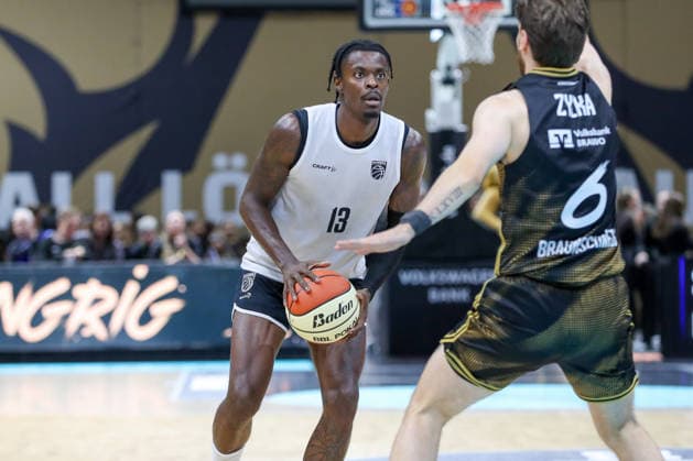 September 4, 2026, xgox, Basketball Exhibition Game: Basketball, Löwen Braunschweig vs. Bamberg Baskets, emspor, from left: Trevon Scott (Bamberg), No. 13 with the ball, playing the ball (Braunschweig)