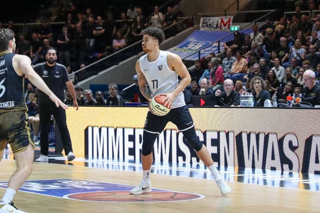 September 4, 2026, xgox, Basketball exhibition game: Basketball, Löwen Braunschweig vs. Bamberg Baskets, emspor, from left: Joshua Obiesie (Bamberg), 77 with the ball, plays the ball (Braunschweig)
