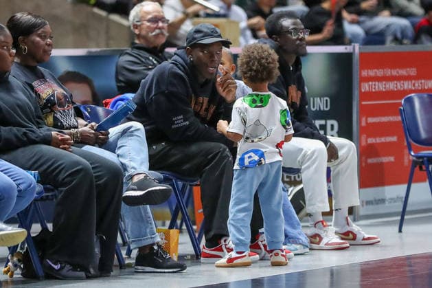 September 4, 2026, xgox, Basketball Exhibition Game: Basketball, Löwen Braunschweig vs. Bamberg Baskets, emspor, from left: Dennis Schröder watches the exhibition game in Braunschweig